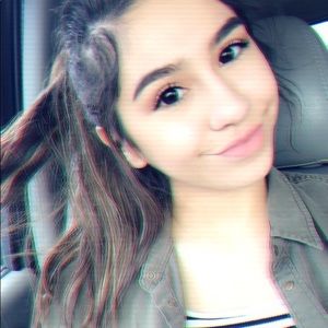 Meet your Posher, Desirae